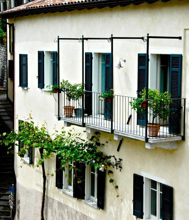 Castagnola Guest house 3*